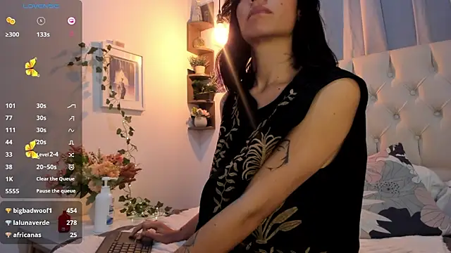 savagequeenbee7 online show from January 2025 09:04:02 PM