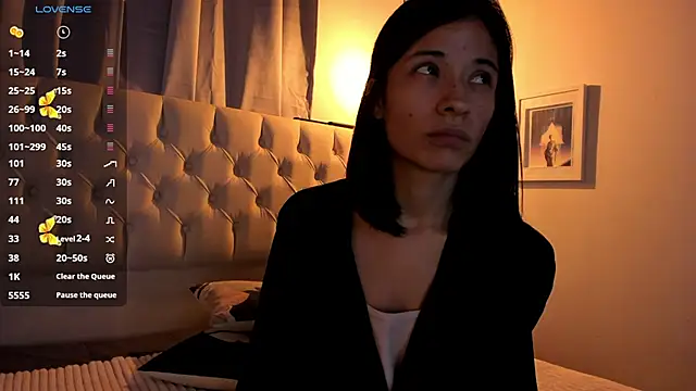 savagequeenbee7 online show from January 2025 01:03:01 PM