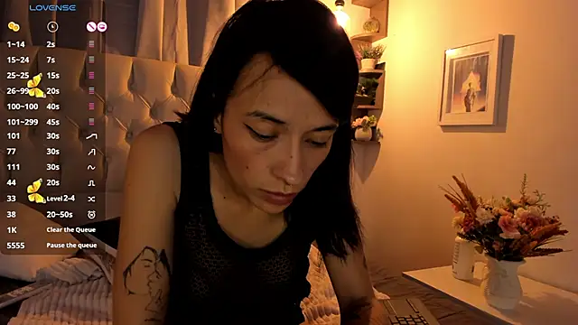 savagequeenbee7 online show from January 2025 04:10:01 PM