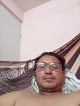 Snapshot of Andresguz35 chatting on October 2025 04:34:02 AM Andresguz35 online show from October 2025 04:34:02 AM