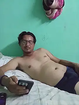 Snapshot of Andresguz35 chatting on December 2025 04:29:01 AM Andresguz35 online show from December 2025 04:29:01 AM