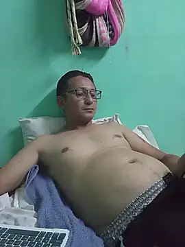 Andresguz35 online show from January 2026 05:00:02 AM