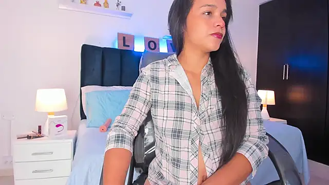 Snapshot of Mia_brunette26 chatting on January 2025 03:12:02 AM Mia brunette26 online show from January 2025 03:12:02 AM