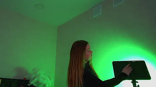 Snapshot of CrystalLyons chatting on November 2025 06:04:02 AM CrystalLyons online show from November 2025 06:04:02 AM