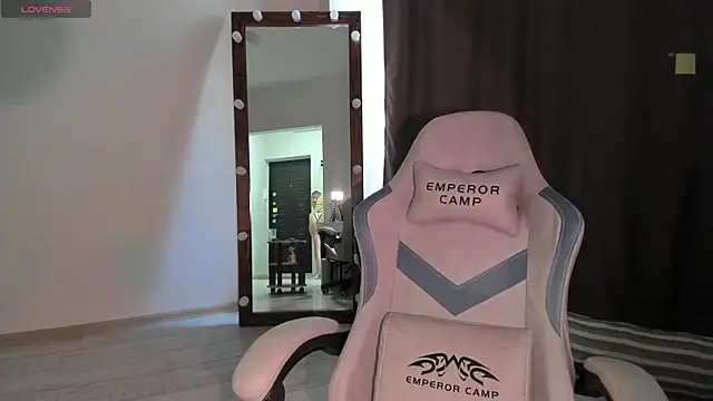 Snapshot of Lana_Younes chatting on October 2025 10:22:02 AM Lana Younes online show from October 2025 10:22:02 AM