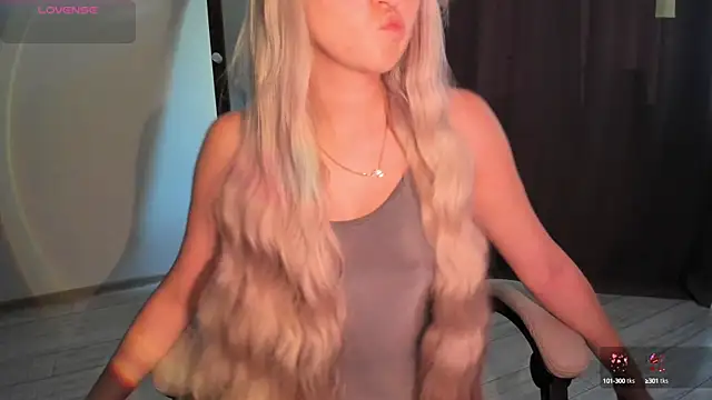 Snapshot of Lana_Younes chatting on October 2025 12:04:02 PM Lana Younes online show from October 2025 12:04:02 PM