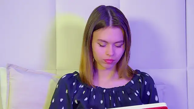 PollyLanders online show from March 2025 06:32:01 PM