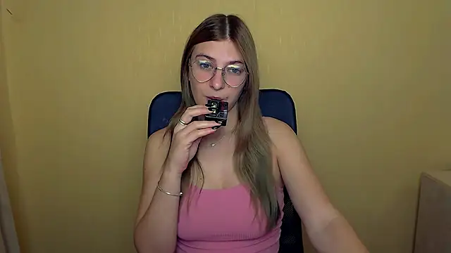 Snapshot of Luna_Lush_ chatting on September 2025 08:30:01 AM Luna Lush online show from September 2025 08:30:01 AM