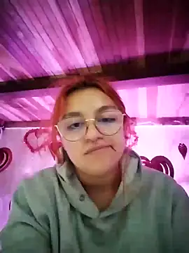 Snapshot of SophiaWeestt99 chatting on February 2025 01:41:01 AM SophiaWeestt99 online show from February 2025 01:41:01 AM