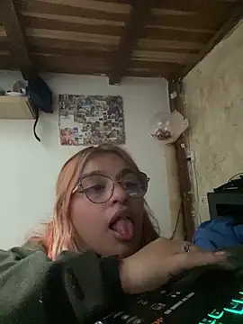 Snapshot of SophiaWeestt99 chatting on September 2025 02:34:02 AM SophiaWeestt99 online show from September 2025 02:34:02 AM