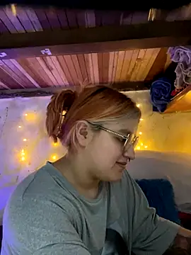 Snapshot of SophiaWeestt99 chatting on October 2025 03:59:02 AM SophiaWeestt99 online show from October 2025 03:59:02 AM