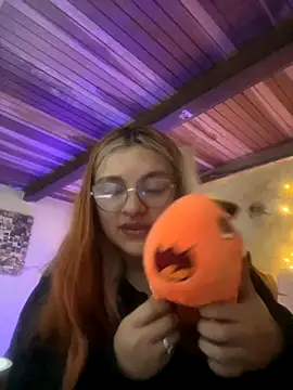 Snapshot of SophiaWeestt99 chatting on October 2025 03:28:01 AM SophiaWeestt99 online show from October 2025 03:28:01 AM