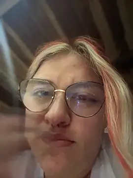 Snapshot of SophiaWeestt99 chatting on October 2025 02:12:01 AM SophiaWeestt99 online show from October 2025 02:12:01 AM