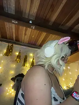 SophiaWeestt99 online show from May 2026 03:44:01 AM