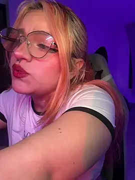SophiaWeestt99 online show from June 2026 01:07:02 AM