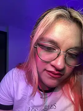 SophiaWeestt99 online show from June 2026 03:25:01 AM
