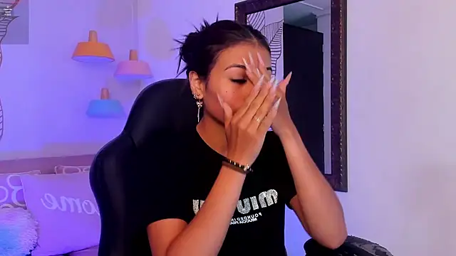 ZaraLim online show from December 2024 12:16:02 PM