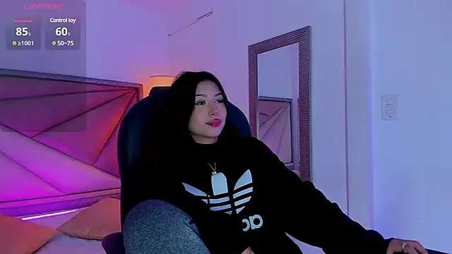 ZaraLim online show from February 2025 12:28:01 PM