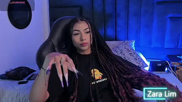 ZaraLim online show from December 2025 06:04:02 PM