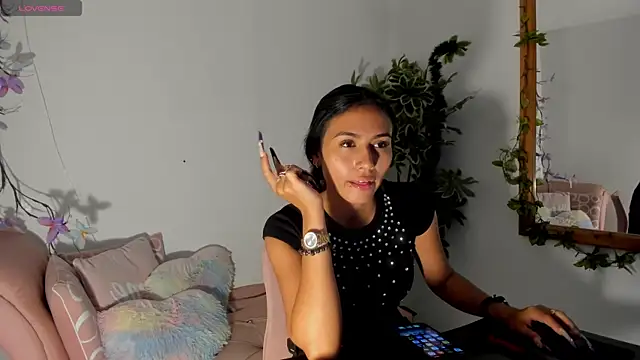 ZaraLim online show from January 2026 05:48:02 PM