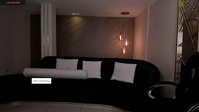 Snapshot of RebeccaHudson chatting on April 2026 07:34:01 PM RebeccaHudson online show from April 2026 07:34:01 PM