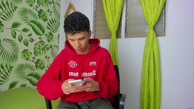 Snapshot of SEANTROYY chatting on March 2025 03:57:01 AM SEANTROYY online show from March 2025 03:57:01 AM