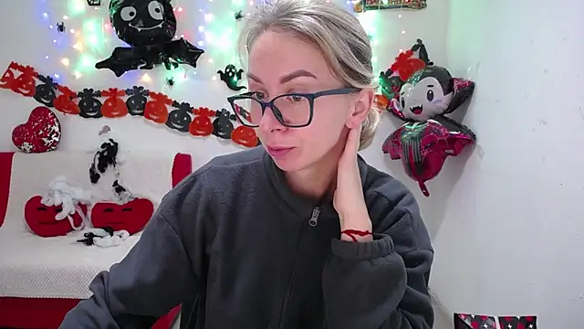 Snapshot of VasilisaSii chatting on October 2025 06:06:02 AM VasilisaSii online show from October 2025 06:06:02 AM