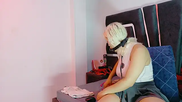 Snapshot of AliceandMax chatting on February 2026 01:29:02 PM AliceandMax online show from February 2026 01:29:02 PM