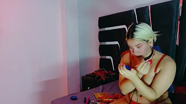 Snapshot of AliceandMax chatting on March 2026 01:39:01 PM AliceandMax online show from March 2026 01:39:01 PM