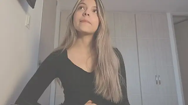 andreau18 online show from December 2025 01:17:02 PM