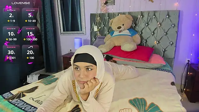 Snapshot of AliaAsad chatting on November 2025 12:50:02 PM AliaAsad online show from November 2025 12:50:02 PM