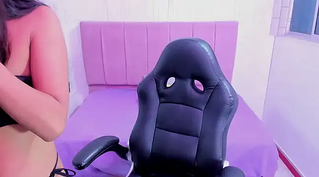 Snapshot of meggan_77 chatting on December 2024 01:39:02 PM meggan 77 online show from December 2024 01:39:02 PM