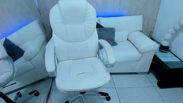 Snapshot of meggan_77 chatting on January 2025 07:05:01 AM meggan 77 online show from January 2025 07:05:01 AM