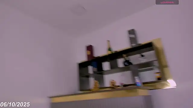 Keila Mendoza online show from October 2025 09:56:01 PM