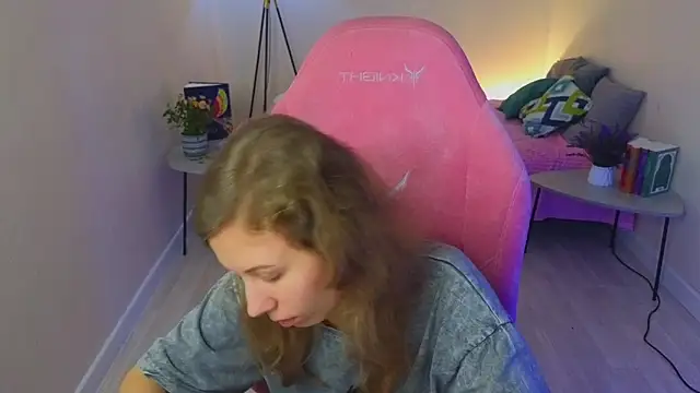 Snapshot of Lill_Mary chatting on January 2025 03:56:02 AM Lill Mary online show from January 2025 03:56:02 AM