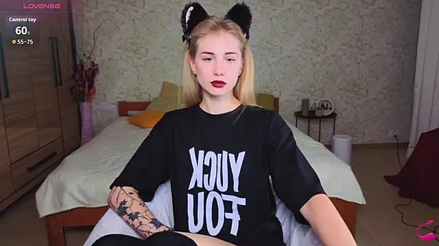 Snapshot of LunaBelli chatting on November 2025 08:30:02 PM LunaBelli online show from November 2025 08:30:02 PM