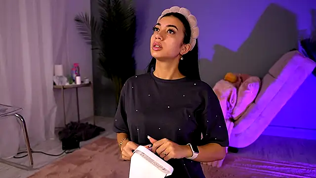 BetsyGonzale online show from October 2025 04:02:01 AM