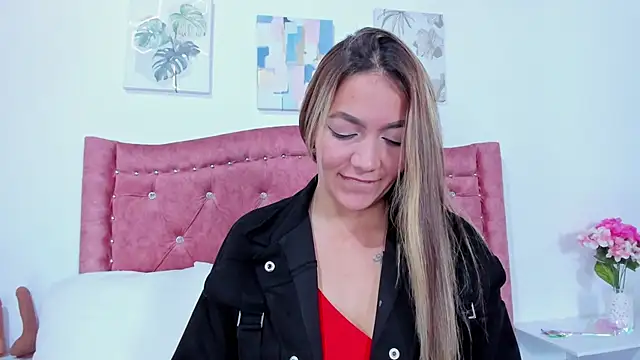 Snapshot of Mia_Malkovaa_ chatting on December 2024 04:25:01 PM Mia Malkovaa online show from December 2024 04:25:01 PM