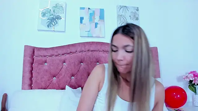 Snapshot of Mia_Malkovaa_ chatting on January 2025 04:33:01 PM Mia Malkovaa online show from January 2025 04:33:01 PM