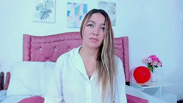 Snapshot of Mia_Malkovaa_ chatting on January 2025 04:10:01 PM Mia Malkovaa online show from January 2025 04:10:01 PM