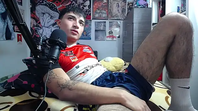 Snapshot of dylan_fun18 chatting on April 2026 09:12:01 PM dylan fun18 online show from April 2026 09:12:01 PM