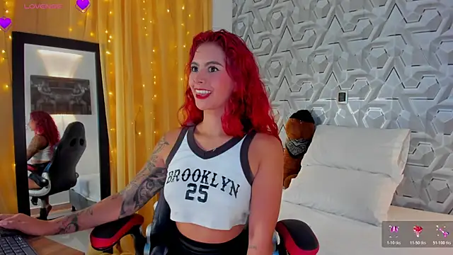 Sophiee Hill online show from October 2025 09:49:01 AM