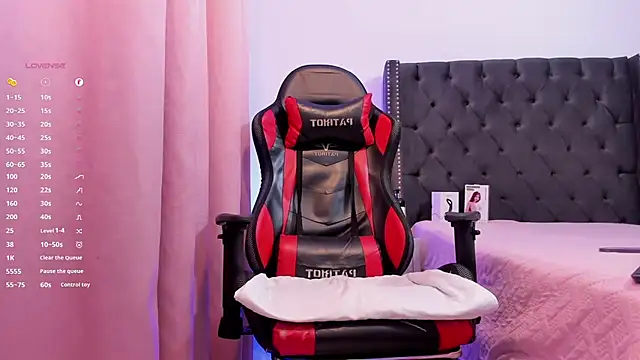 Snapshot of aronvillegas chatting on December 2024 01:55:01 PM aronvillegas online show from December 2024 01:55:01 PM