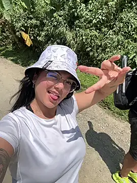 Snapshot of camianddanna chatting on January 2025 06:19:01 PM camianddanna online show from January 2025 06:19:01 PM