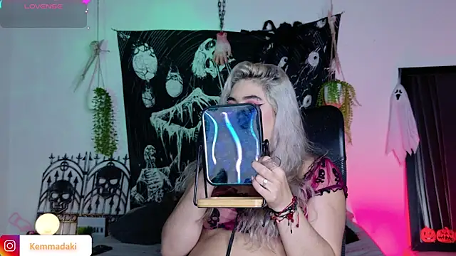 Snapshot of kemmadakii chatting on October 2025 07:45:02 PM kemmadakii online show from October 2025 07:45:02 PM