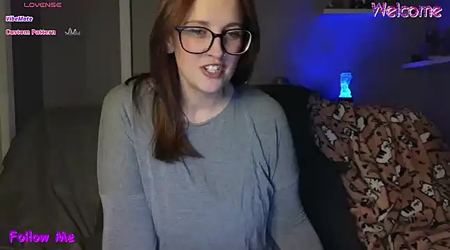 Snapshot of TheBustyHouseWife chatting on March 2025 04:27:02 AM TheBustyHouseWife online show from March 2025 04:27:02 AM
