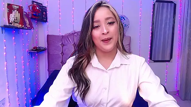Snapshot of sapphire_lilac chatting on February 2025 04:10:01 AM sapphire lilac online show from February 2025 04:10:01 AM