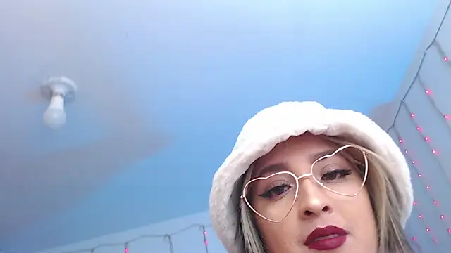 Snapshot of sapphire_lilac chatting on March 2025 01:34:02 AM sapphire lilac online show from March 2025 01:34:02 AM