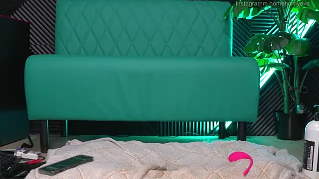 Snapshot of home_horny_eva chatting on February 2025 05:10:02 PM home horny eva online show from February 2025 05:10:02 PM