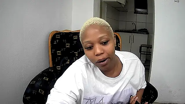 GoldenPussyXOXO online show from February 2026 07:09:01 PM